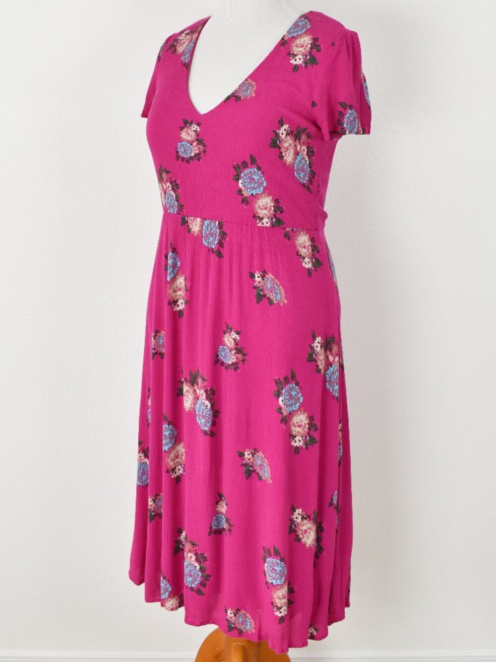 Wayf Floral Crinkle Midi Dress - L - Picture 4 of 10